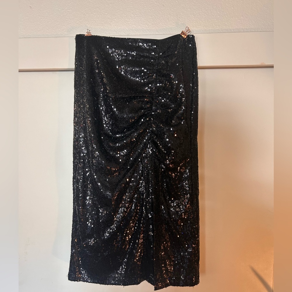Black sequin fabric high-waisted skirt with slit